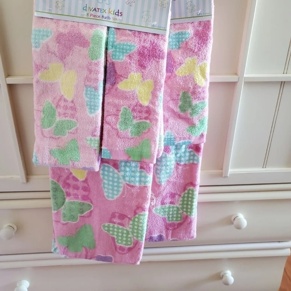 Pink Butterfly Towel Set